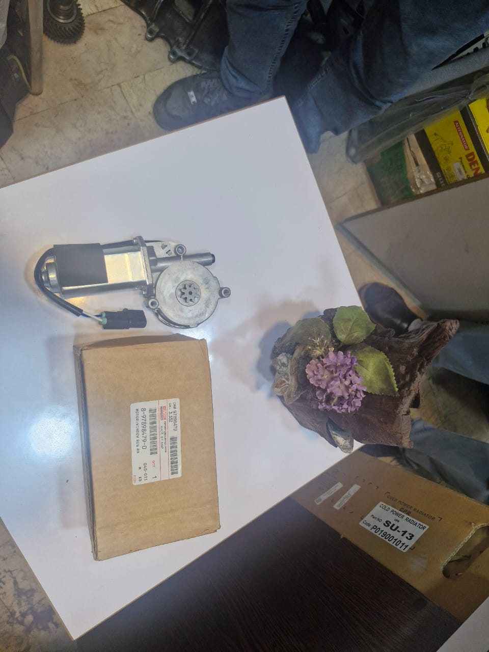 58 موتور شیشه بالابر ایسوزو ۶تن - تصویر 1